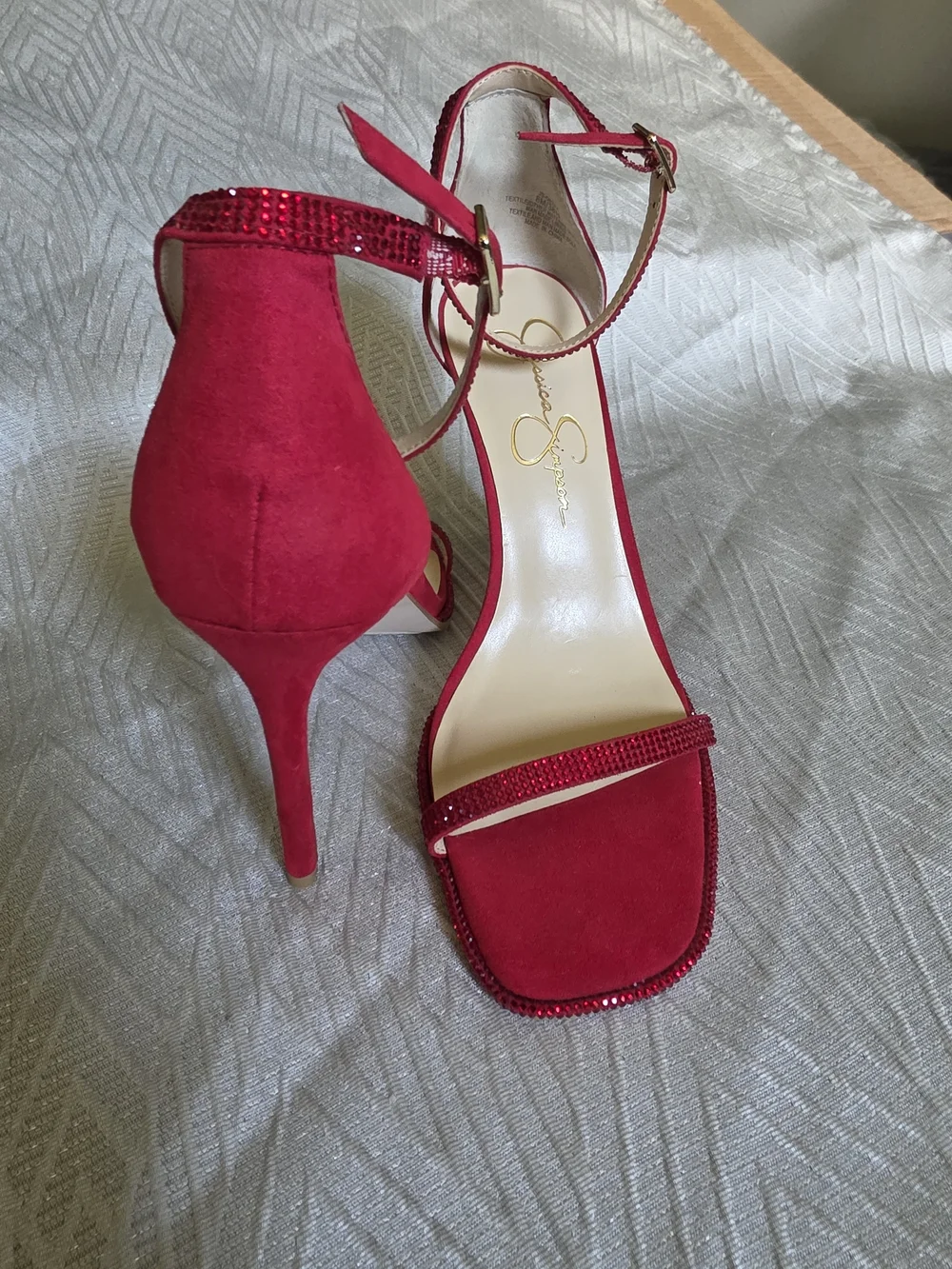 Jessica Simpson chic red